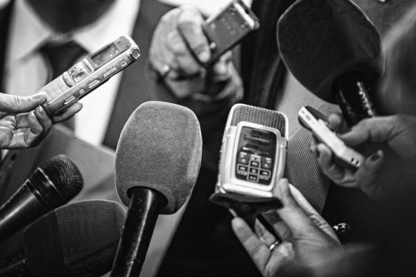 Неквалифицированные инвесторы не смогут торговать бумагами компаний, не переехавших в Россию