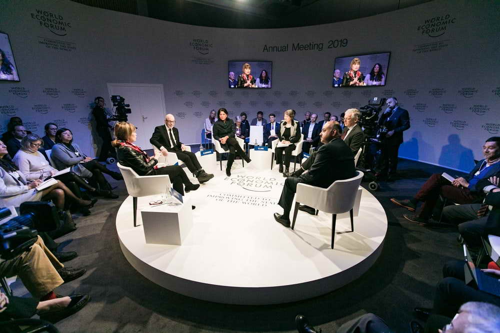 Зеленее будет: на Украине устроили шоу с концом света на телемарафоне видео