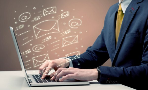 Певица Ксения Минаева представила хит Шоколадка и рассказала о творческих планах